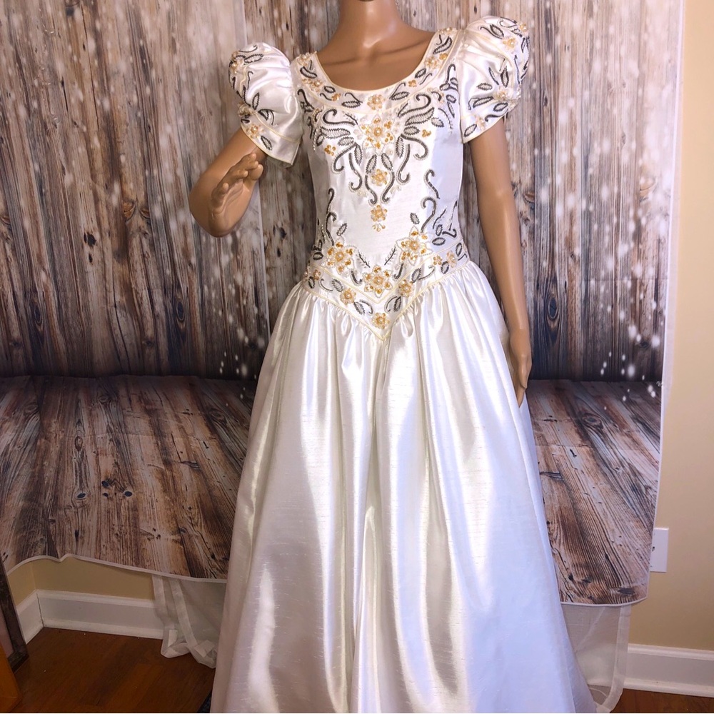Mon Cheri Bridal Wedding Dress Size 10 lace white bride white whith pearls